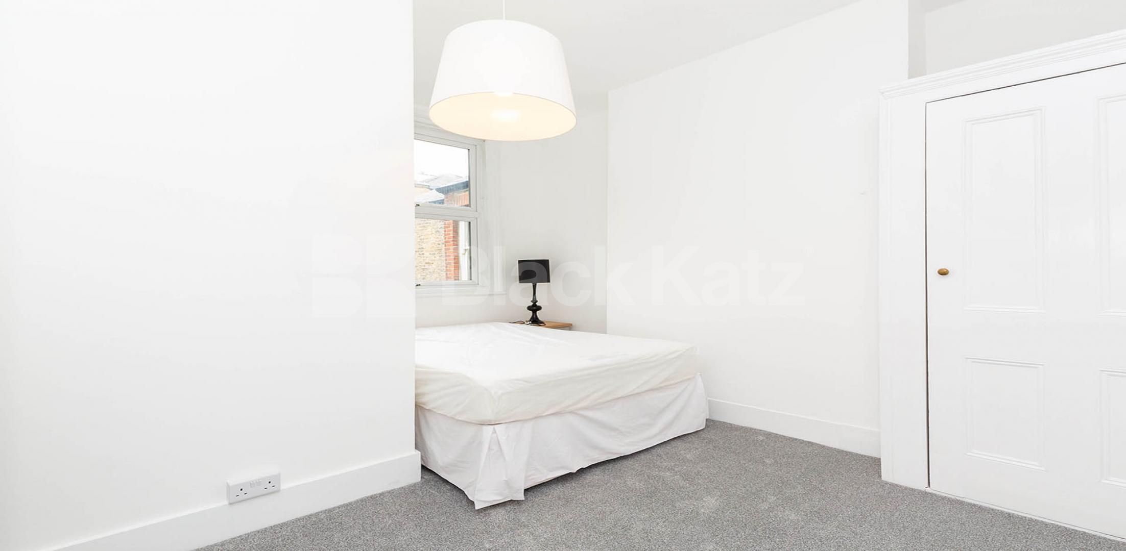 Central camden location 3 double bedrooms plus lounge mins to tube snd shops College Place, Camden